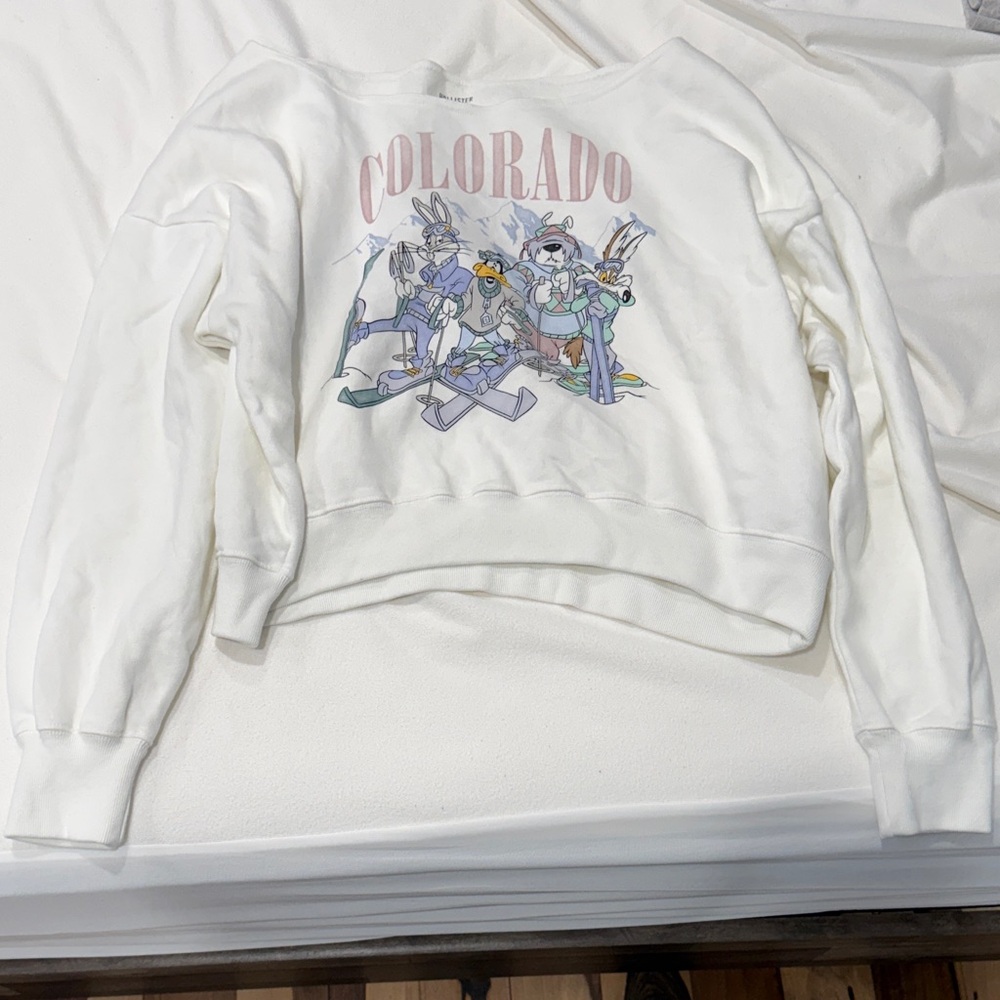Hollister White Graphic Women's Sweater